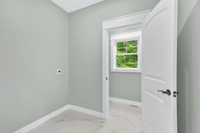 163 Hope St, Seekonk, MA 02771