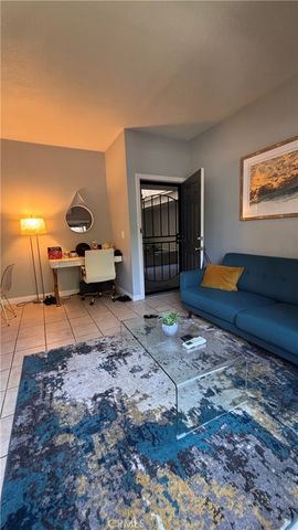 720 W 4th 114, Long Beach, CA 90802