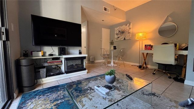 720 W 4th 114, Long Beach, CA 90802