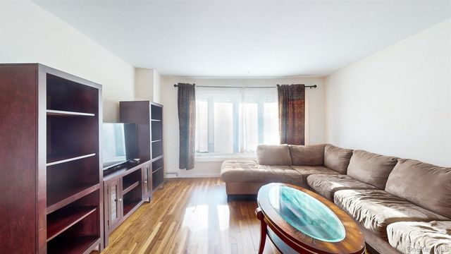 10 Rumbrook Road, Elmsford, NY 10523