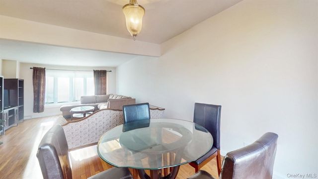 10 Rumbrook Road, Elmsford, NY 10523