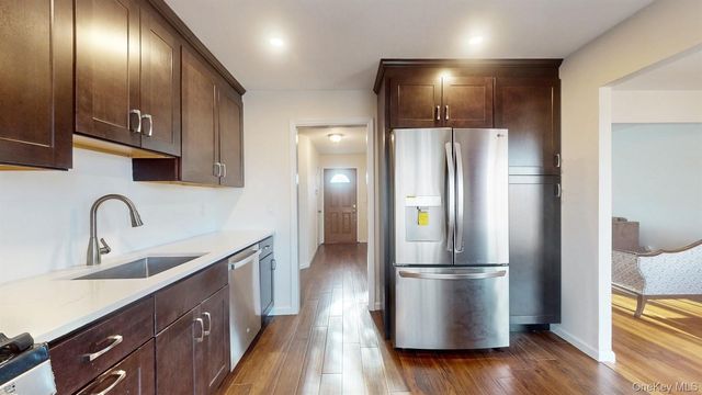 10 Rumbrook Road, Elmsford, NY 10523