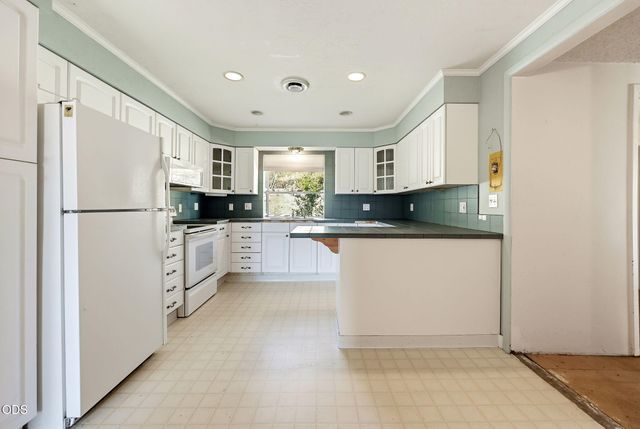3121 Old Military Road, Medford, OR 97502
