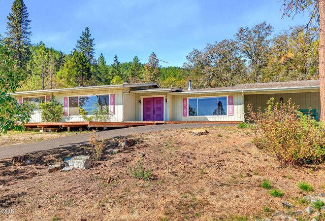 3121 Old Military Road, Medford, OR 97502