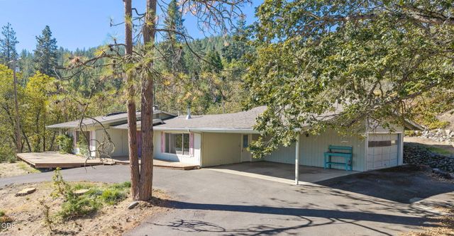 3121 Old Military Road, Medford, OR 97502