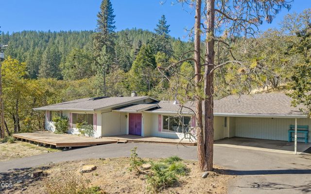 3121 Old Military Road, Medford, OR 97502