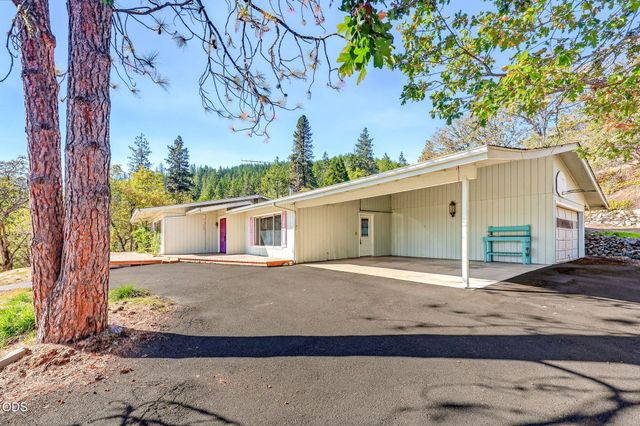 3121 Old Military Road, Medford, OR 97502