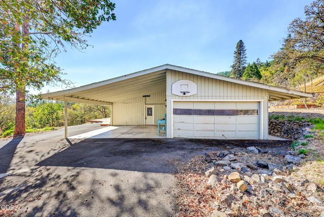 3121 Old Military Road, Medford, OR 97502