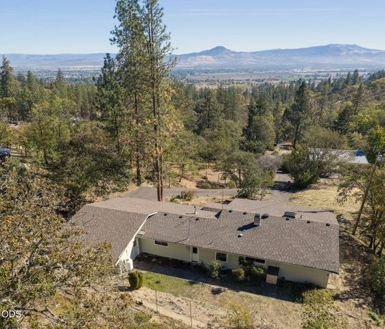 3121 Old Military Road, Medford, OR 97502
