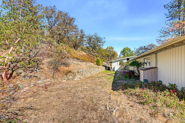 3121 Old Military Road, Medford, OR 97502