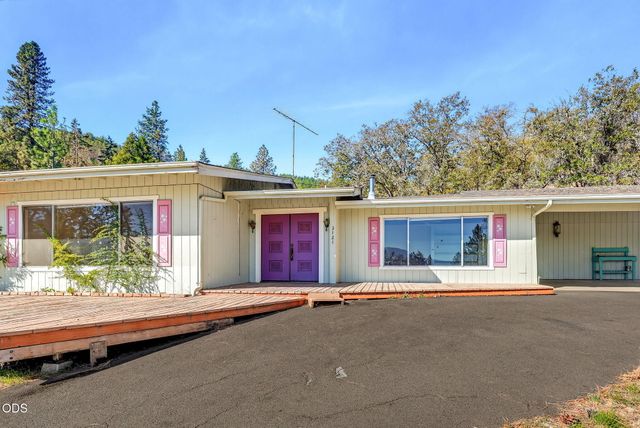 3121 Old Military Road, Medford, OR 97502