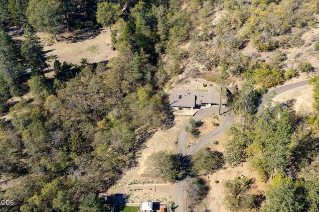 3121 Old Military Road, Medford, OR 97502