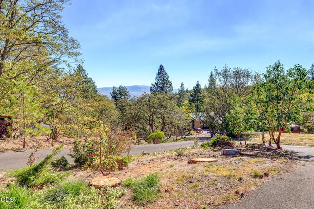 3121 Old Military Road, Medford, OR 97502