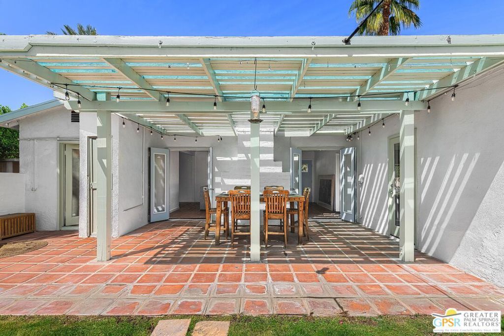 Image 11 of property listing at 630 N Hermosa Drive, Palm Springs, CA 92262