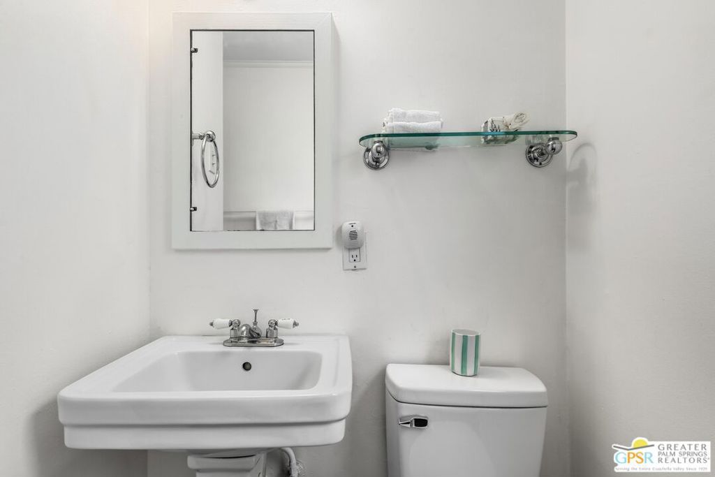 Image 14 of property listing at 630 N Hermosa Drive, Palm Springs, CA 92262