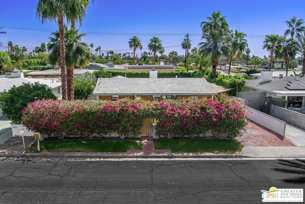 Image 2 of property listing at 630 N Hermosa Drive, Palm Springs, CA 92262