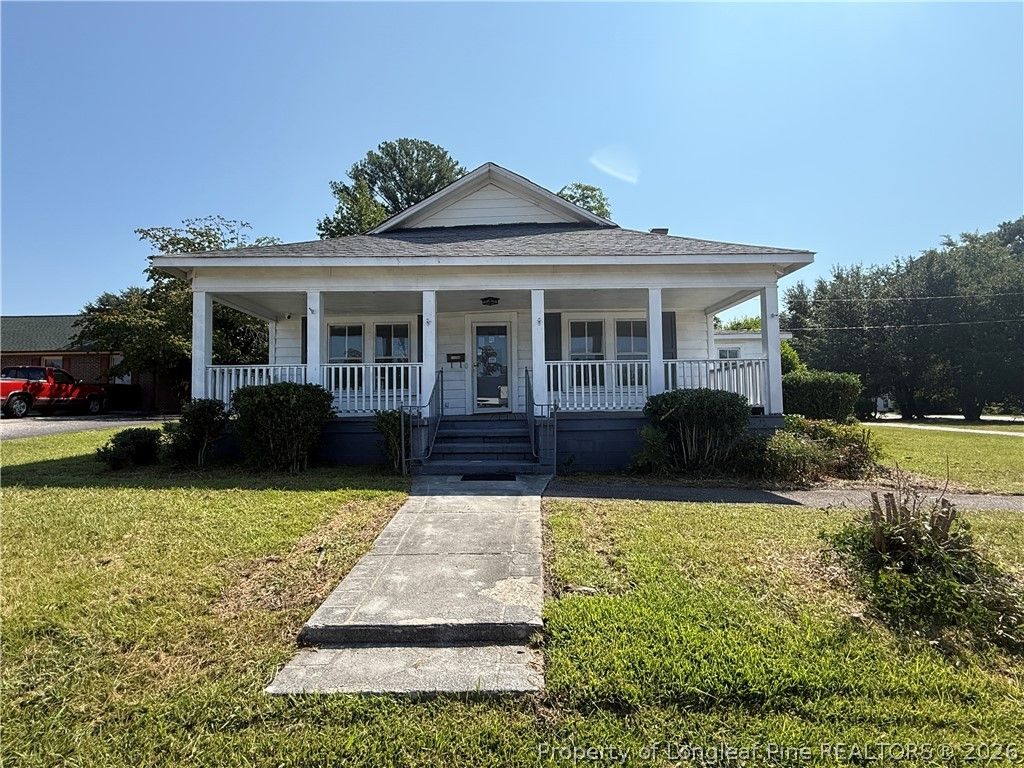 225 S Main Street, Raeford, NC 28376 — exterior