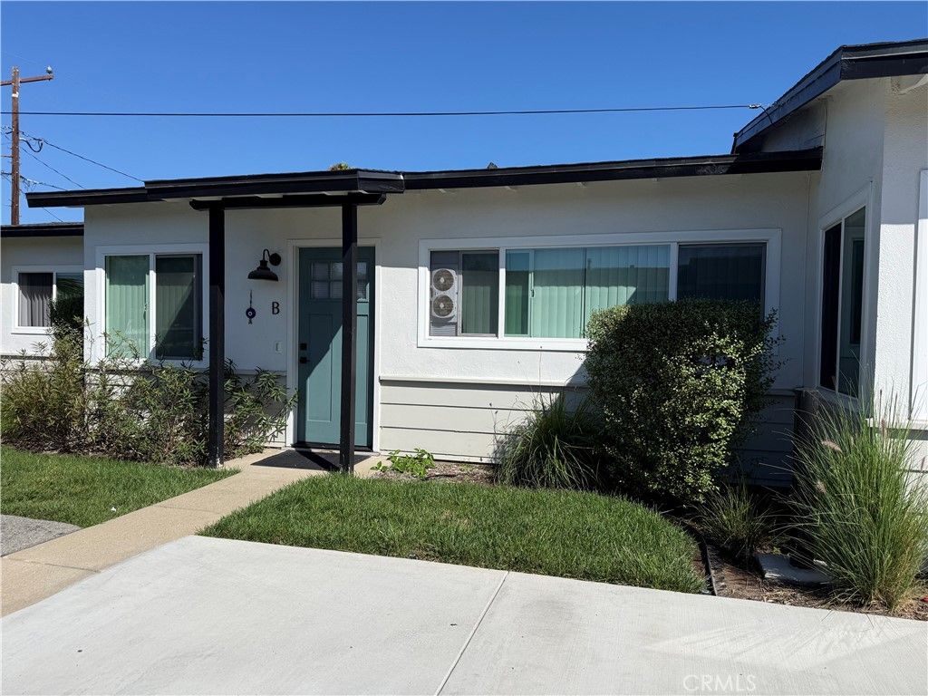Image 2 of property listing at 241 Costa Mesa St, Unit B, Costa Mesa, CA 92627