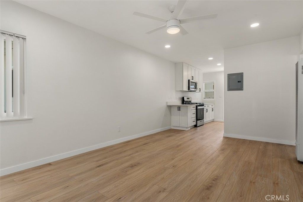 Image 3 of property listing at 241 Costa Mesa St, Unit B, Costa Mesa, CA 92627