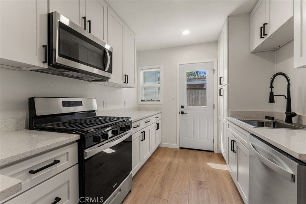 Image 8 of property listing at 241 Costa Mesa St, Unit B, Costa Mesa, CA 92627