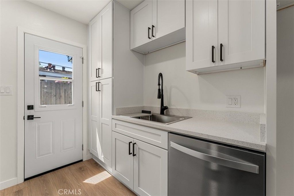 Image 9 of property listing at 241 Costa Mesa St, Unit B, Costa Mesa, CA 92627