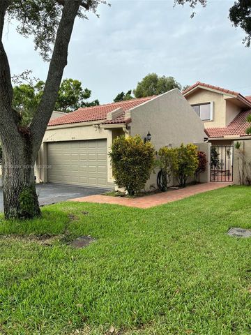 613 Patio Village Way, Weston, FL 33326