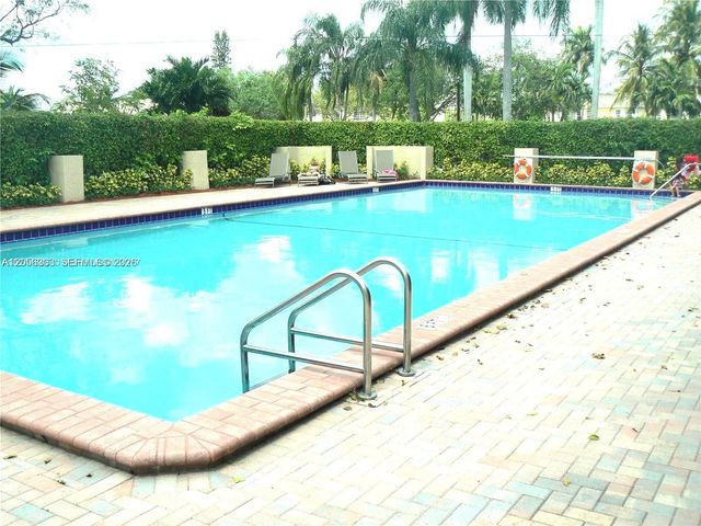 613 Patio Village Way, Weston, FL 33326