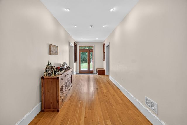 44 Baker Bridge Rd, Lincoln, MA 01773