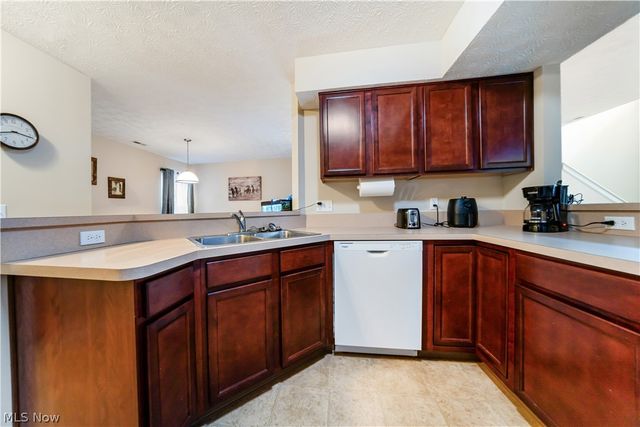 13651 Woodcroft, North Royalton, OH 44133