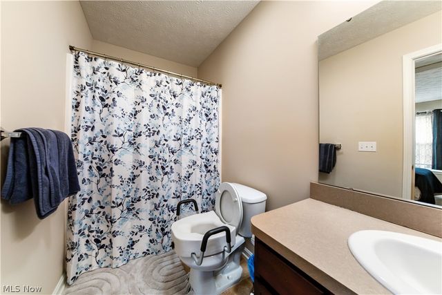 13651 Woodcroft, North Royalton, OH 44133