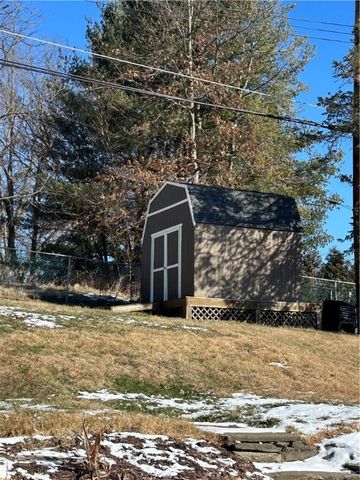 845 Corbett Dr, Castle Shannon, PA 15234