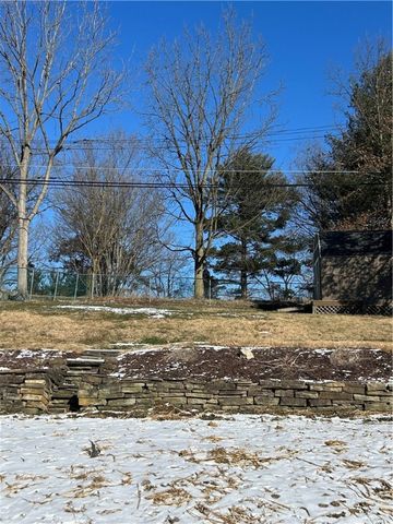 845 Corbett Dr, Castle Shannon, PA 15234