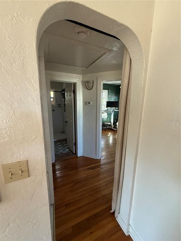 145 NE LINCOLN CIRCLE N, St Petersburg, FL 33702