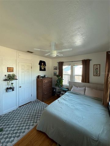 145 NE LINCOLN CIRCLE N, St Petersburg, FL 33702