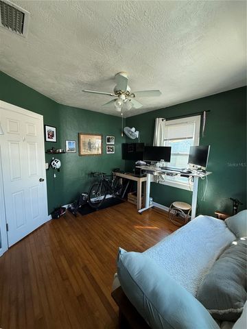 145 NE LINCOLN CIRCLE N, St Petersburg, FL 33702