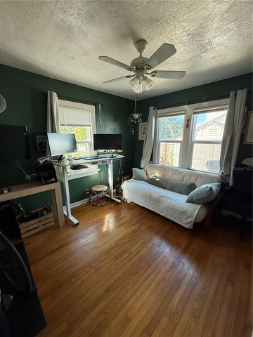 145 NE LINCOLN CIRCLE N, St Petersburg, FL 33702