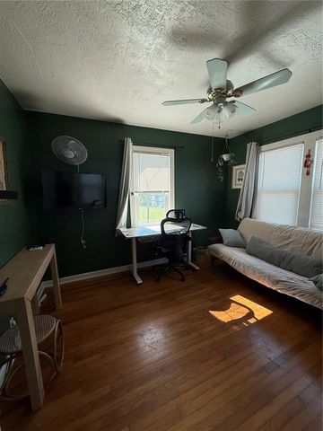 145 NE LINCOLN CIRCLE N, St Petersburg, FL 33702