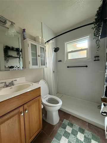 145 NE LINCOLN CIRCLE N, St Petersburg, FL 33702