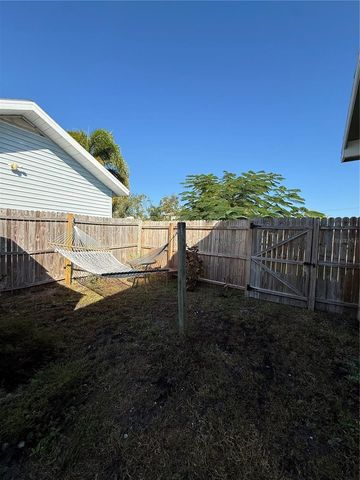 145 NE LINCOLN CIRCLE N, St Petersburg, FL 33702
