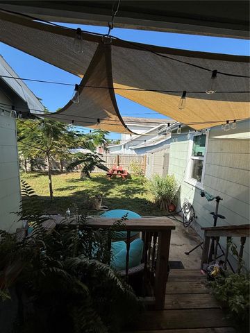 145 NE LINCOLN CIRCLE N, St Petersburg, FL 33702