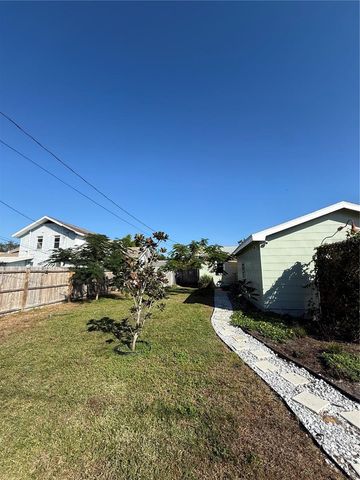 145 NE LINCOLN CIRCLE N, St Petersburg, FL 33702