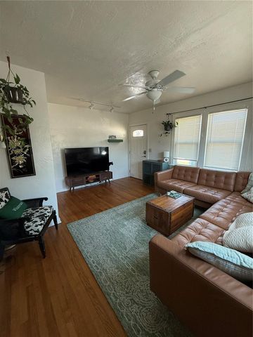 145 NE LINCOLN CIRCLE N, St Petersburg, FL 33702