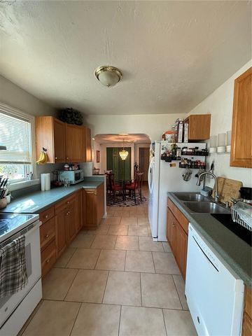 145 NE LINCOLN CIRCLE N, St Petersburg, FL 33702