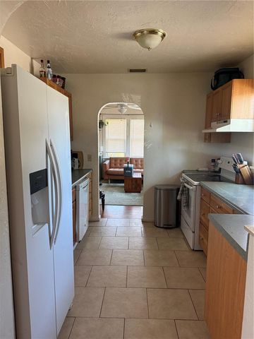 145 NE LINCOLN CIRCLE N, St Petersburg, FL 33702