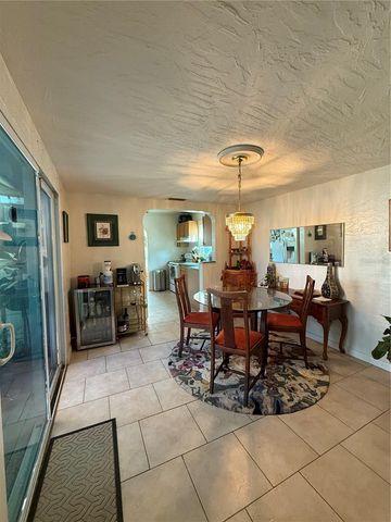 145 NE LINCOLN CIRCLE N, St Petersburg, FL 33702