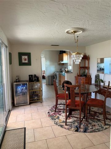 145 NE LINCOLN CIRCLE N, St Petersburg, FL 33702