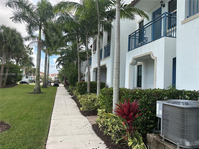 11718 SW 13th Ct, Pembroke Pines, FL 33025