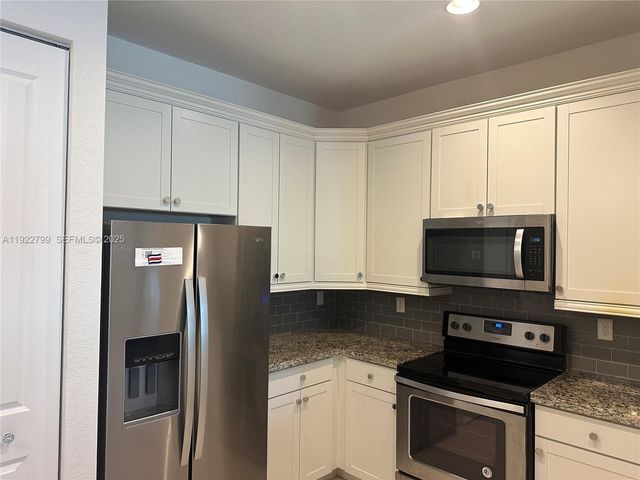 11718 SW 13th Ct, Pembroke Pines, FL 33025