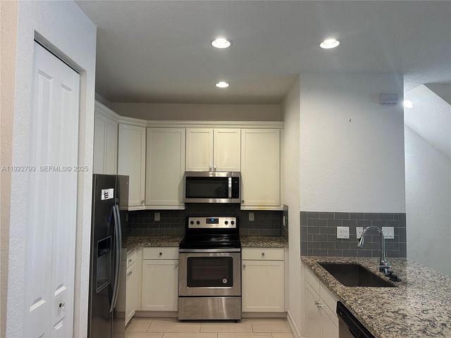 11718 SW 13th Ct, Pembroke Pines, FL 33025