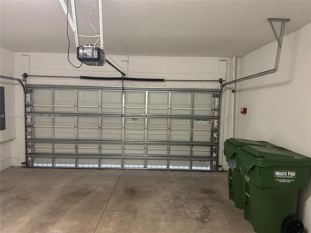 11718 SW 13th Ct, Pembroke Pines, FL 33025